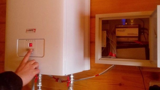 Управление котлом с помощью панели на корпусе